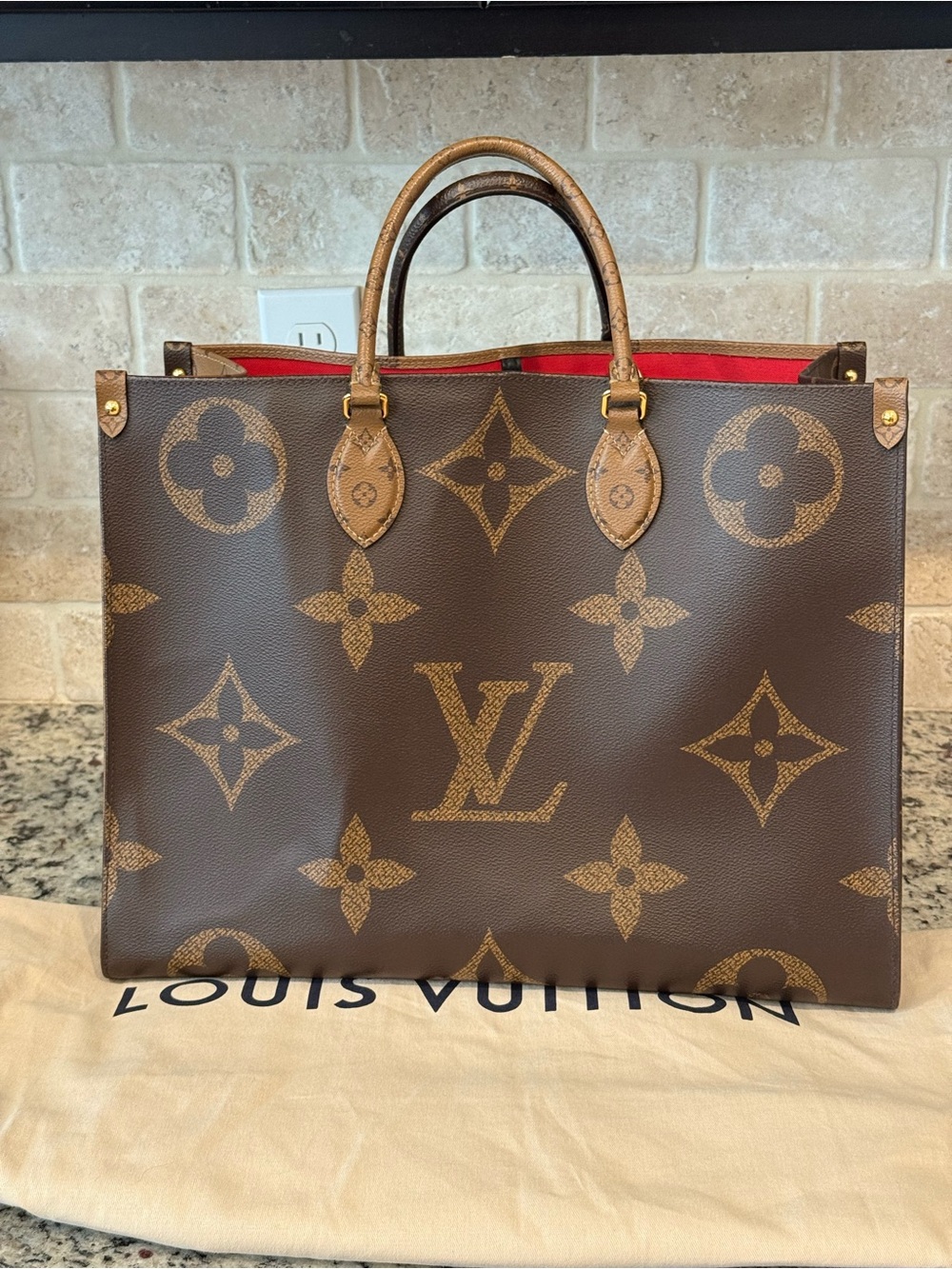 Louis Vuitton Monogram Giant Onthego Tote in Brown with Red Interior - Picture 2 of 16